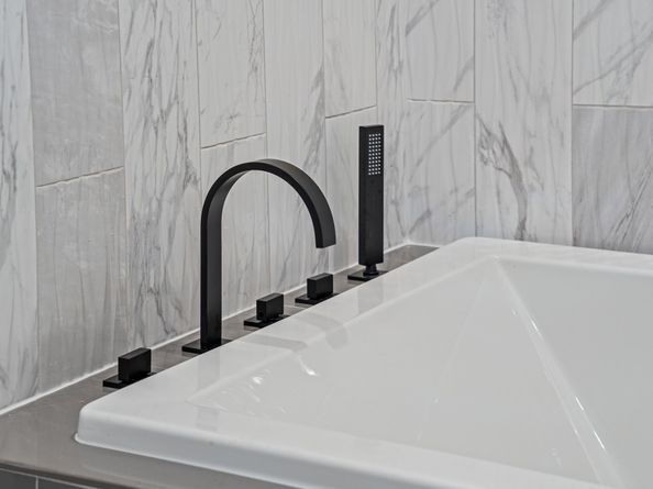 911 Thompson Street, Houston TX 77007