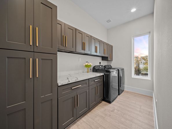 911 Thompson Street, Houston TX 77007