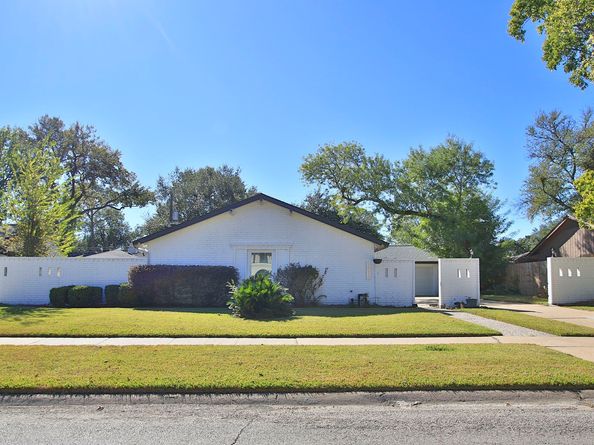 10611 Deerwood Road, Houston TX 77042