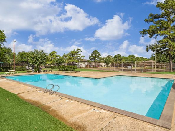 5667 Birchmont Drive A, Houston TX 77091