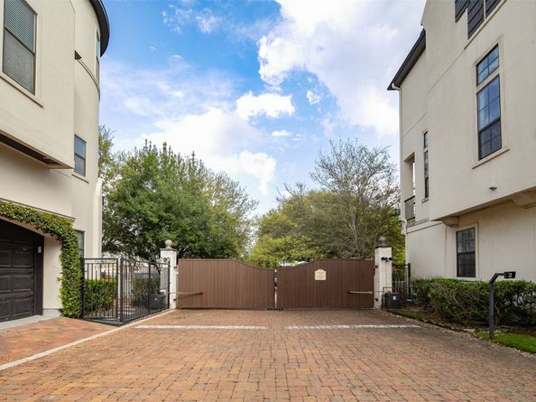 9944 Woodwind Lane S, Houston TX 77025