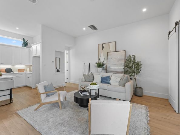 2213 Dennis Street, Houston TX 77004