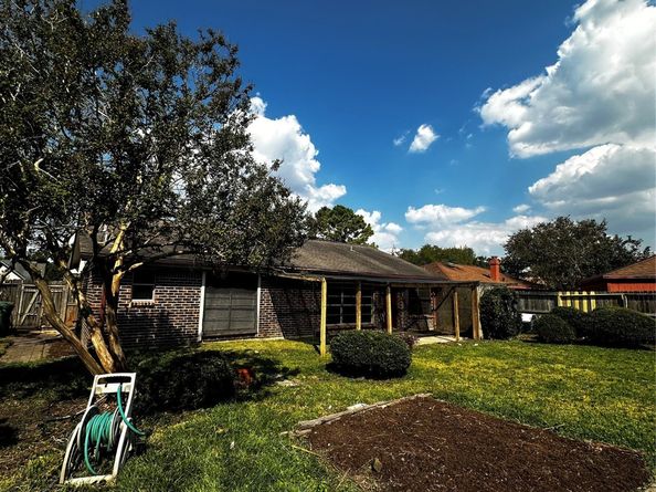 12123 Plumpoint Drive, Houston TX 77099
