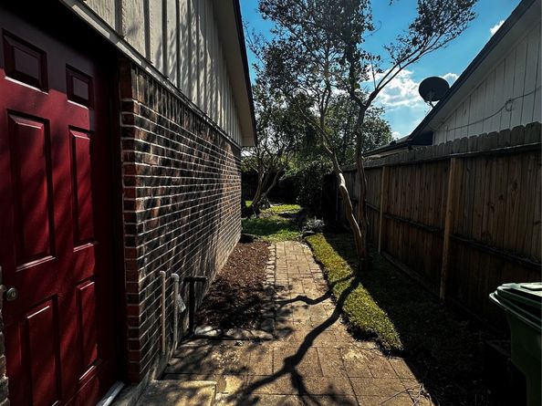 12123 Plumpoint Drive, Houston TX 77099