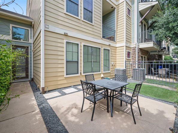 1114 W 25th Street, Houston TX 77008