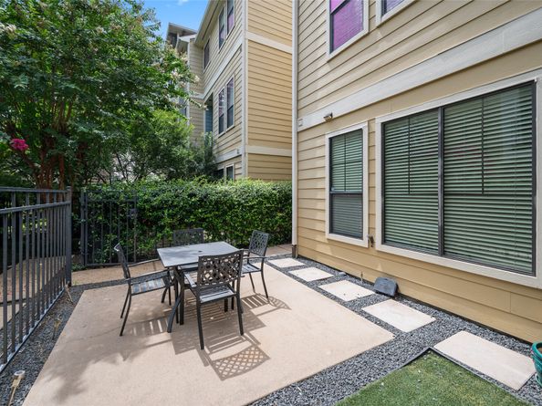 1114 W 25th Street, Houston TX 77008