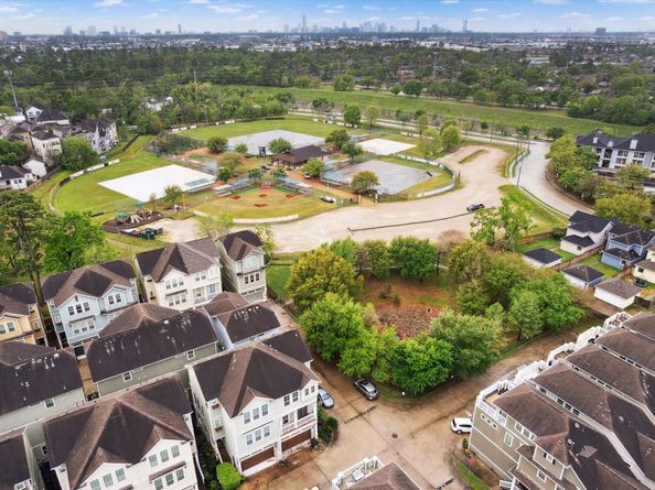 1141 Beasley Hills Ln, Houston TX 77008