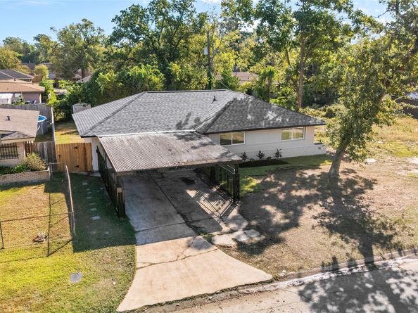 10430 Royal Oaks Drive, Houston TX 77016