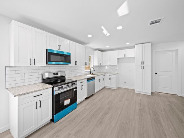 10430 Royal Oaks Drive, Houston TX 77016