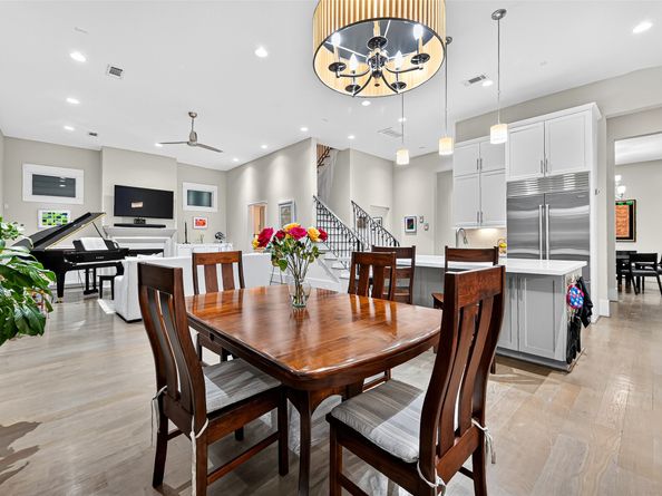 2217 W Main Street, Houston TX 77098
