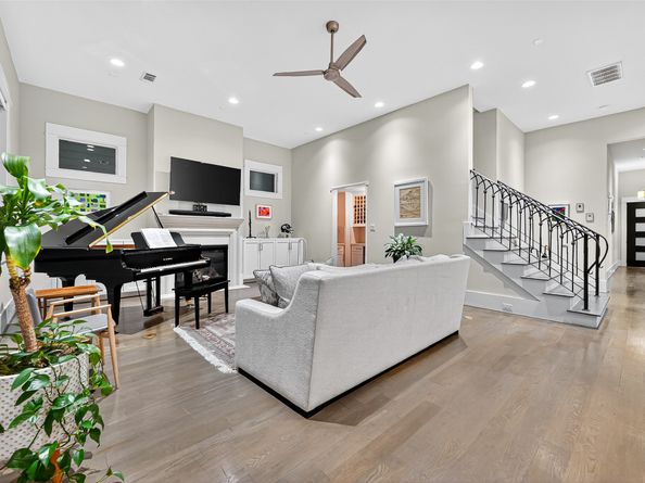 2217 W Main Street, Houston TX 77098