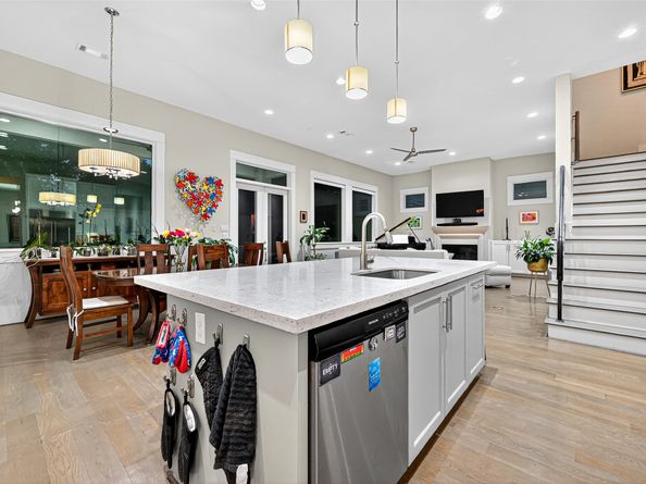 2217 W Main Street, Houston TX 77098