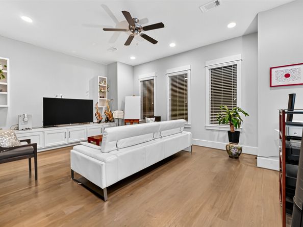 2217 W Main Street, Houston TX 77098