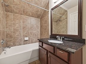 880 Fisher Street, Houston TX 77018