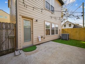 880 Fisher Street, Houston TX 77018
