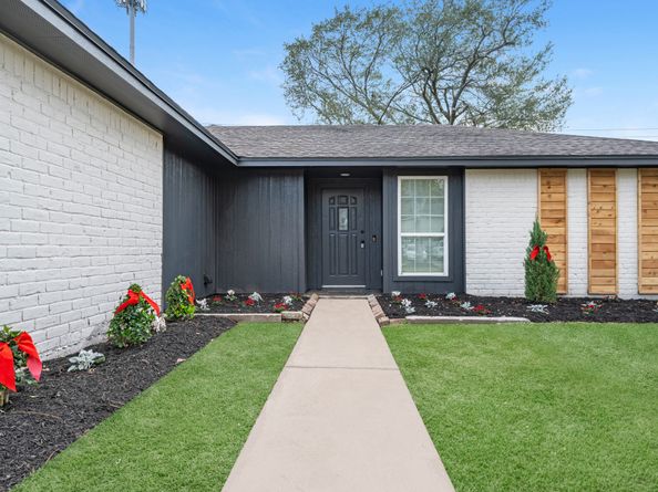 17614 Heritage Bay Drive, Webster TX 77598