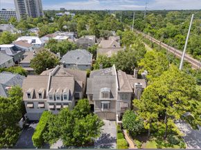 2 S Briar Hollow Lane 2, Houston TX 77027