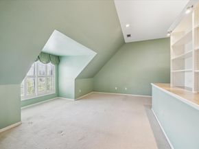 2 S Briar Hollow Lane 2, Houston TX 77027