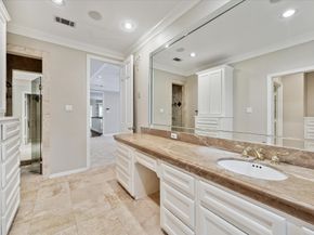 2 S Briar Hollow Lane 2, Houston TX 77027