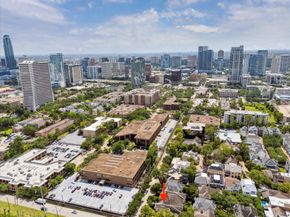 2 S Briar Hollow Lane 2, Houston TX 77027