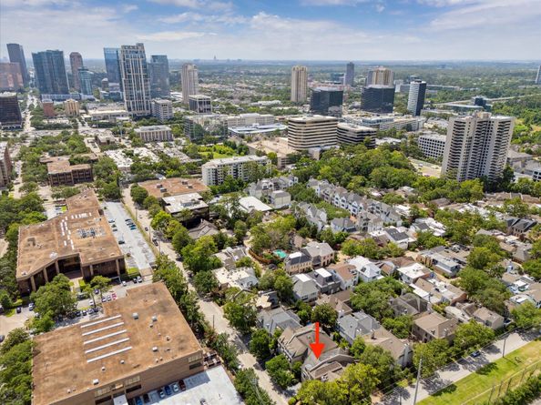 2 S Briar Hollow Lane 2, Houston TX 77027