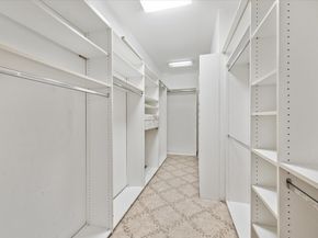 2 S Briar Hollow Lane 2, Houston TX 77027