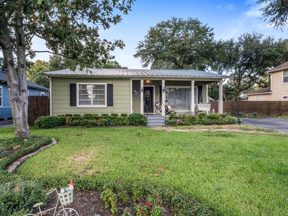 516 Clayton Street, Tomball TX 77375