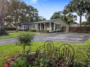 516 Clayton Street, Tomball TX 77375