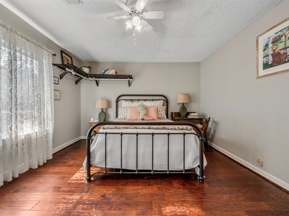 516 Clayton Street, Tomball TX 77375