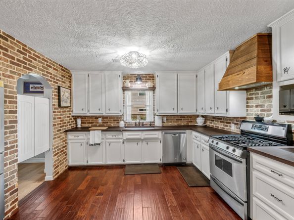 516 Clayton Street, Tomball TX 77375