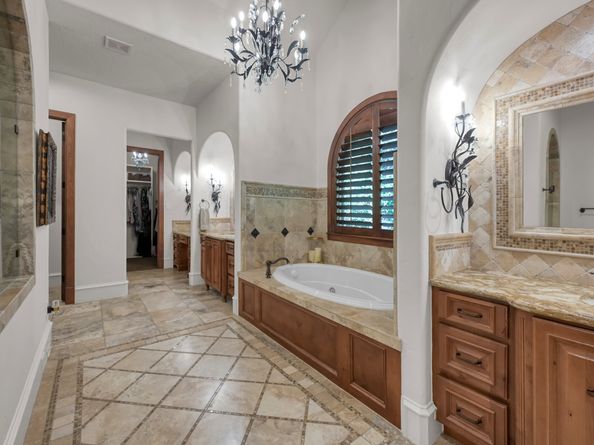 79 N Gary Glen Circle, The Woodlands TX 77382