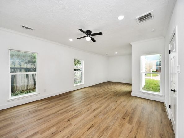 7338 San Ramon Drive, Houston TX 77083