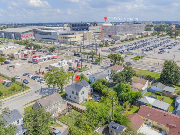 3718 Cleburne Street, Houston TX 77004