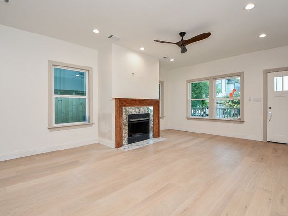 1202 Aurora Street, Houston TX 77009