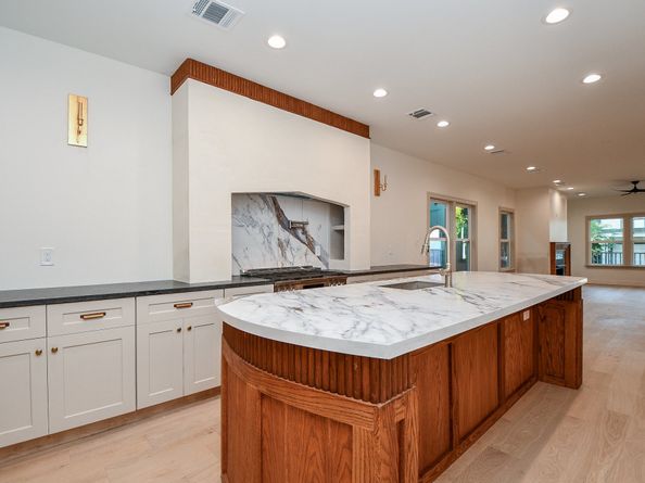 1202 Aurora Street, Houston TX 77009