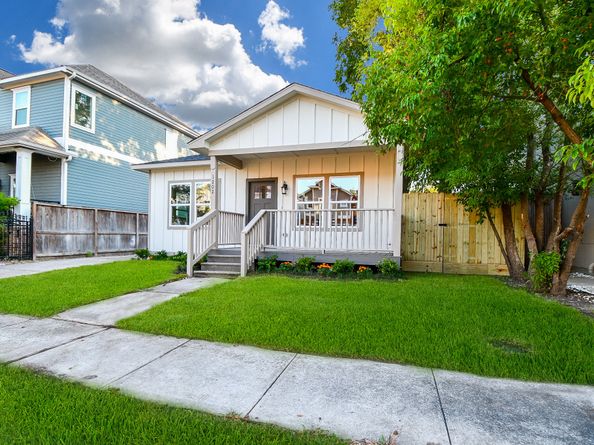 1202 Aurora Street, Houston TX 77009
