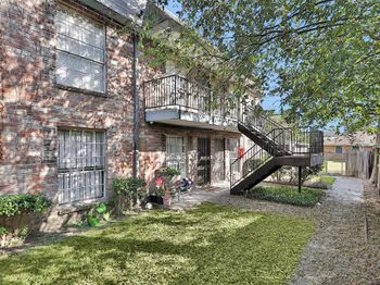 201 W Rosamond Street