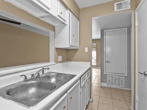 201 W Rosamond Street 61, Houston TX 77076