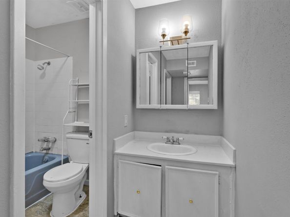 201 W Rosamond Street 61, Houston TX 77076