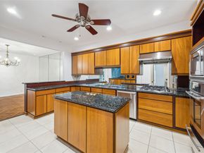 4 River Hollow Lane, Houston TX 77027