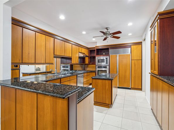 4 River Hollow Lane, Houston TX 77027