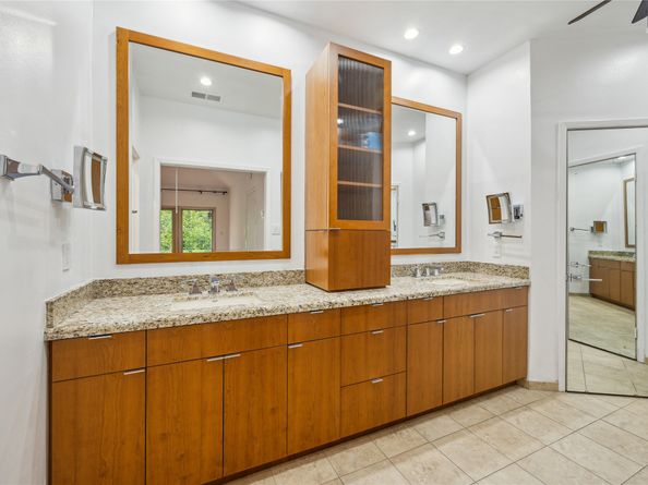 4 River Hollow Lane, Houston TX 77027