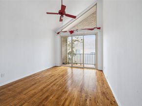 4 River Hollow Lane, Houston TX 77027