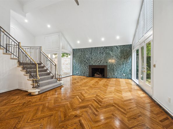 4 River Hollow Lane, Houston TX 77027