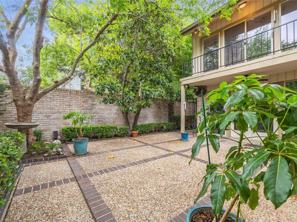 4 River Hollow Lane, Houston TX 77027