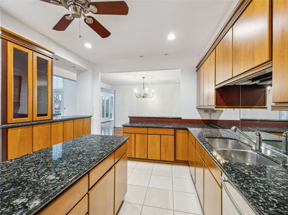 4 River Hollow Lane, Houston TX 77027