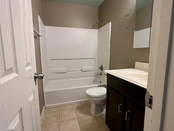 718 Sun Lodge Dr, Houston TX 77073