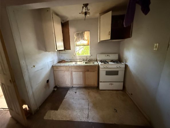 111 70th Street, Houston TX 77011