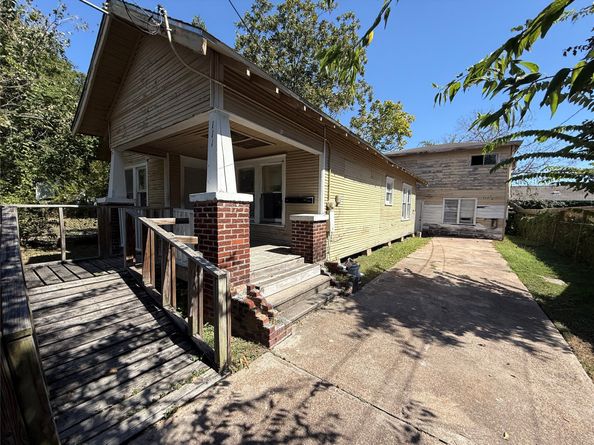 111 70th Street, Houston TX 77011