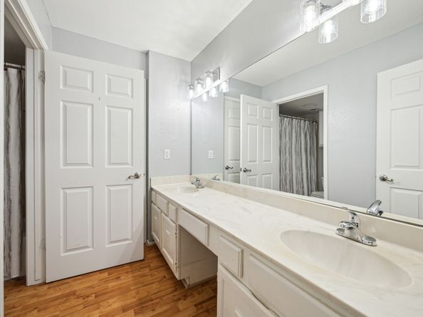 2592 Bering, Houston TX 77057